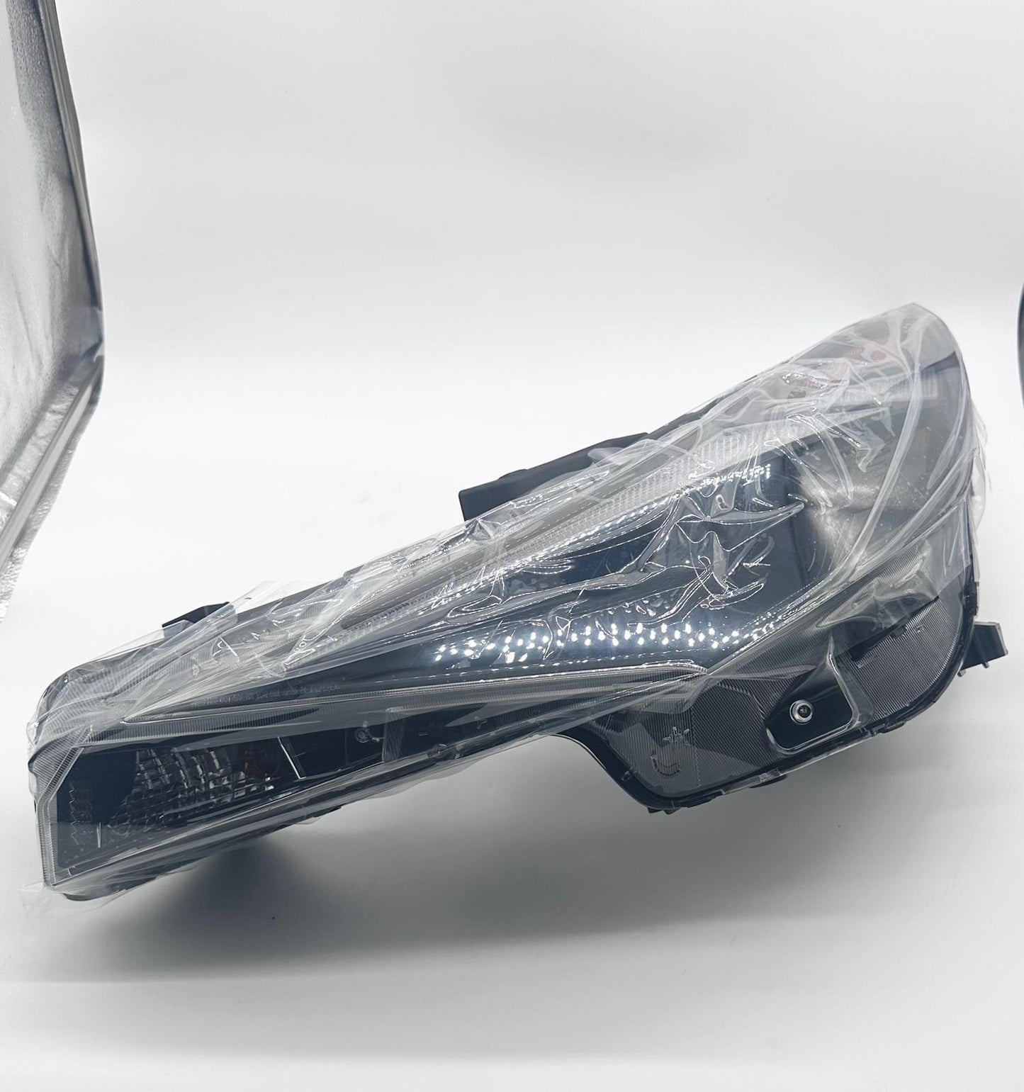Headlight Assembly Left Driver Side for Hyundai Elantra 2021-2022 Halogen w/Bulbs